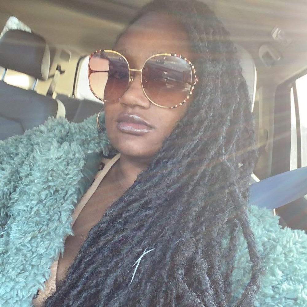 Meet your Posher, Kanisa